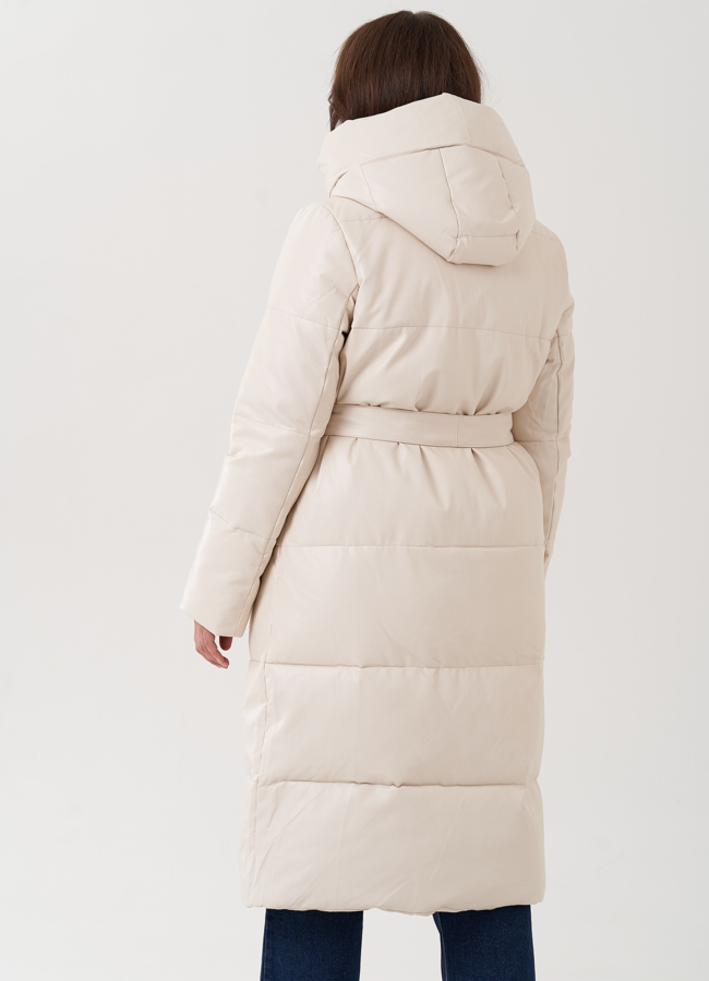 Пуховик из эко кожи молочного цвета с капюшоном модель № 25711 в кредит