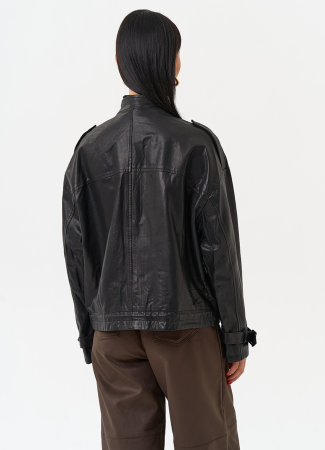 Женская куртка-рубашка из натуральной кожи  прямого силуэта модель № 22338 в кредит