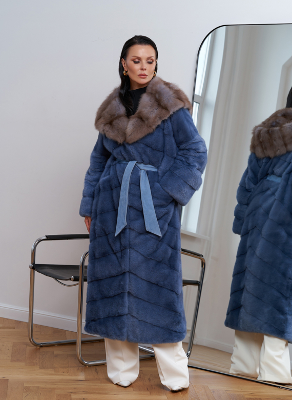 Длинная норковая шуба с капюшоном из меха куницы