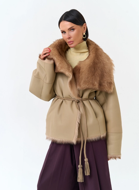 Женская двухсторонняя дубленка из натурального меха фото