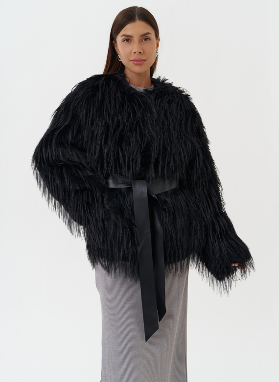 Женская шуба под эко страуса черного цвета