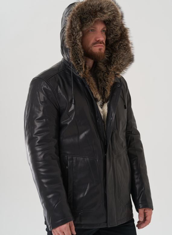 Мужская куртка с капюшоном на мехе из волка