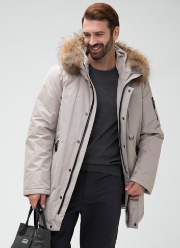 Мужской пуховик с капюшоном из меха енота