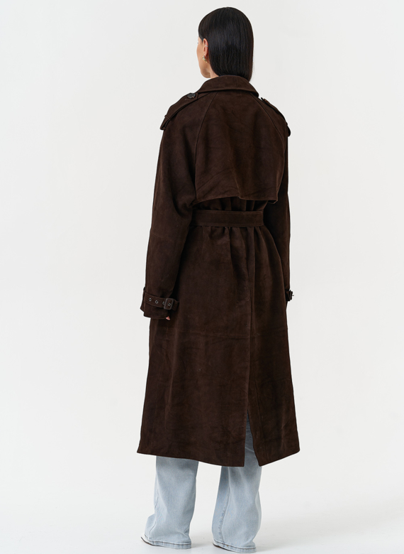 Длинный плащ из натуральной замши коричневого цвета
