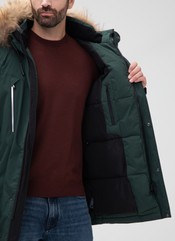 Мужской пуховик с капюшоном из меха енота