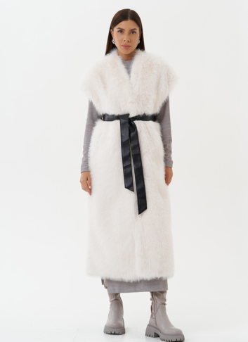 Удлиненный жилет из экомеха