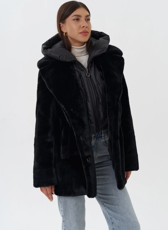 Куртка из эко меха с капюшоном