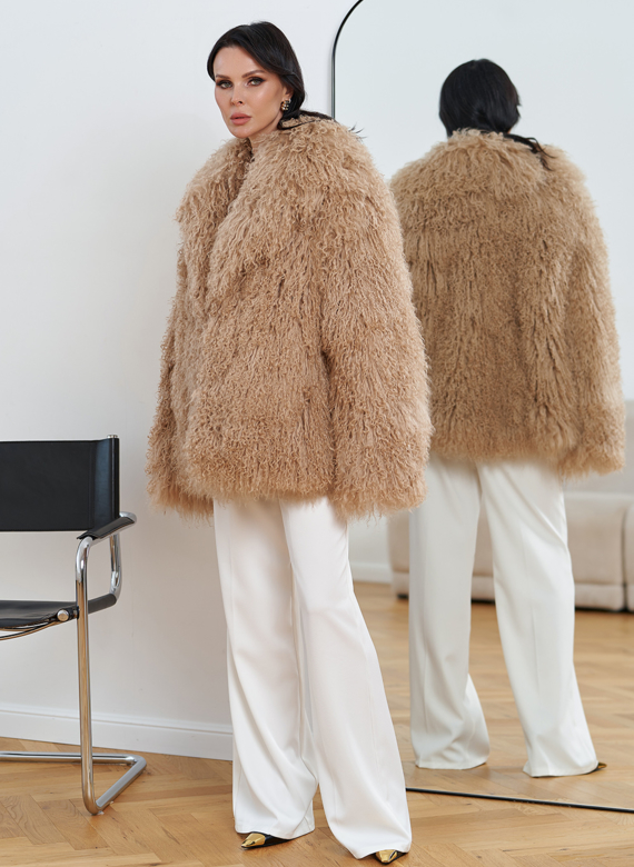 Женская шуба из меха ламы