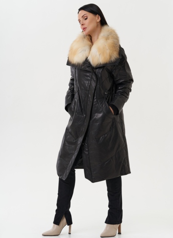 Женский кожаный пуховик с отделкой из меха лисы