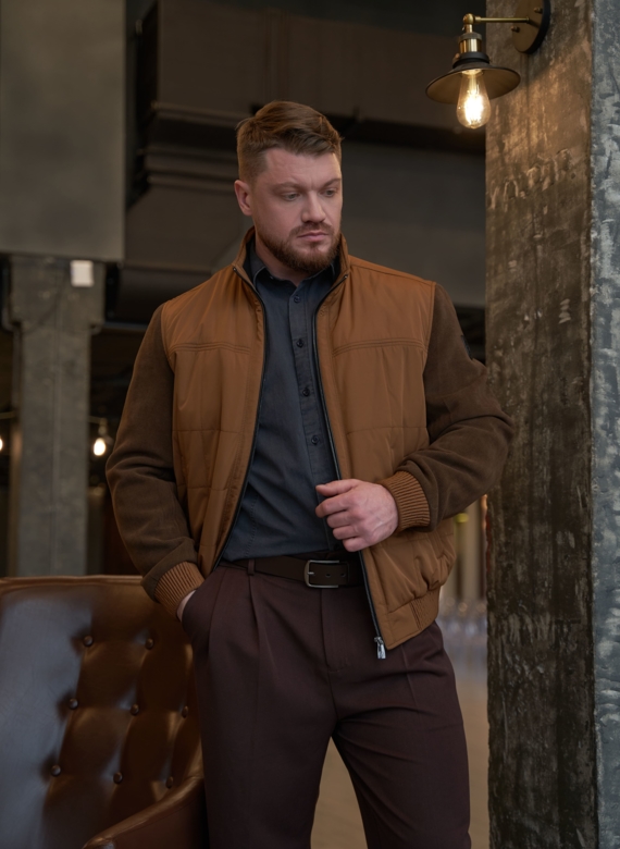 Мужская куртка бомбер коричневого цвета