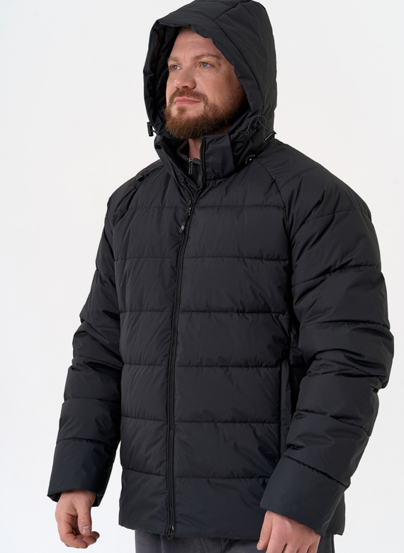 Мужской пуховик черного цвета с капюшоном