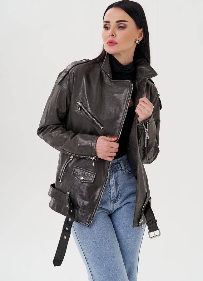 Длинная косуха из натуральной кожи серого цвета модель № 24362 меха малина